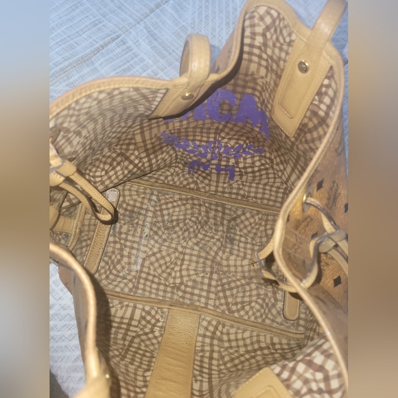 Authentic MCM Reversible Liz Tote - Picture 7 of 9